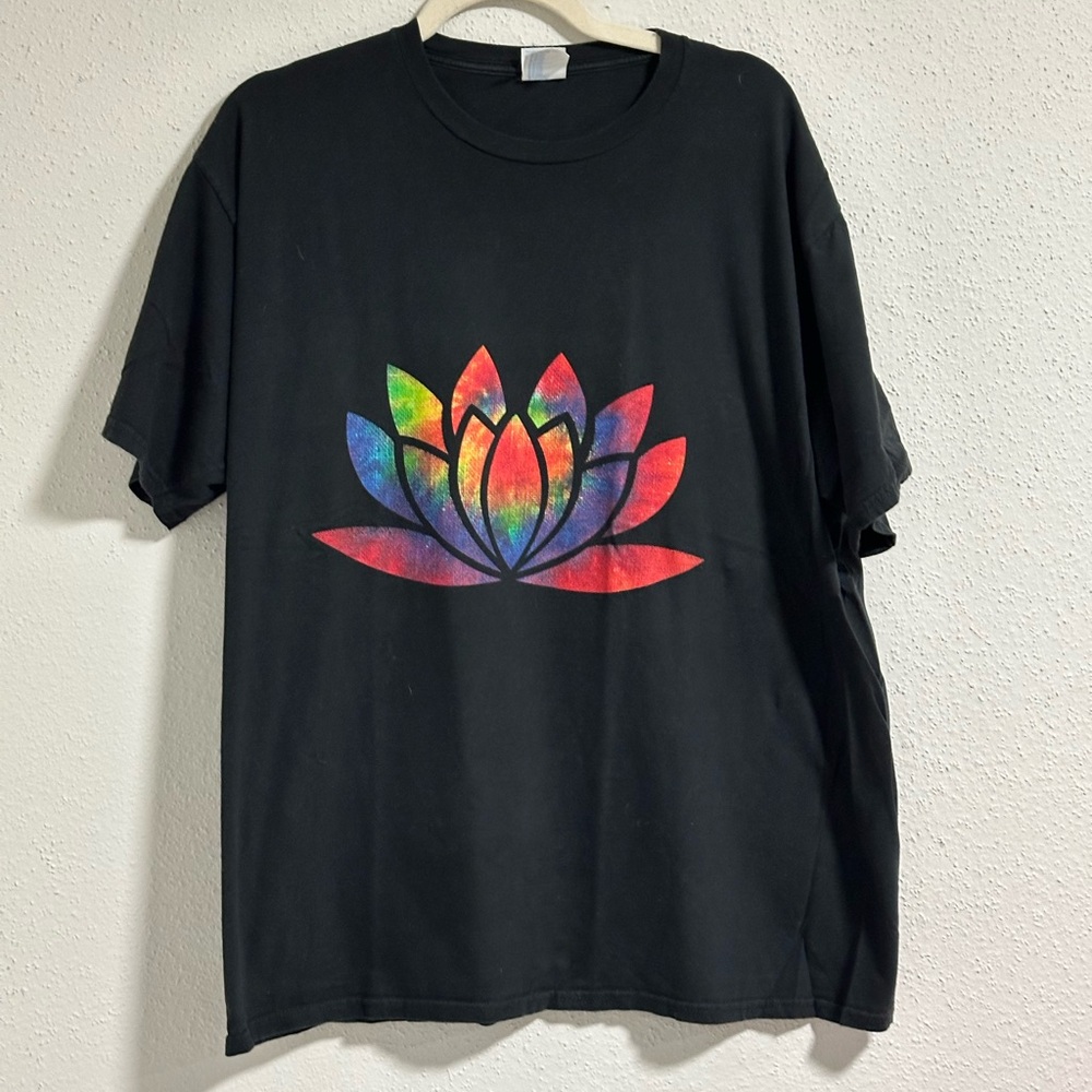 Port and Company unisex extra large black T-shirt with very pretty flower pedals - Picture 3 of 8